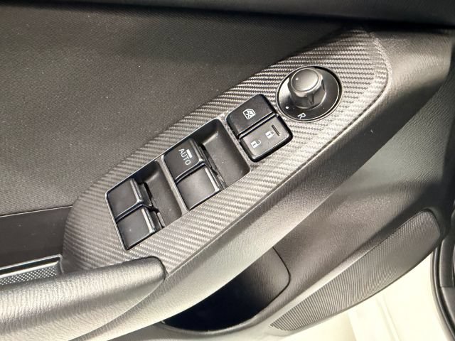 Used 2015 MAZDA MAZDA3 i SV FWD image 17