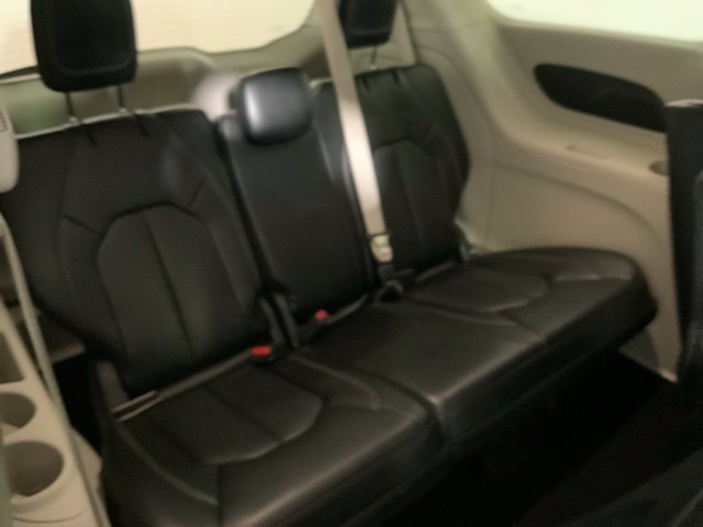 Used 2024 Chrysler Pacifica Limited FWD image 33
