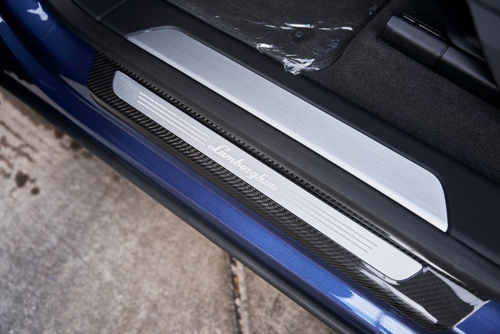 Used 2024 Lamborghini Urus Performante AWD/4WD image 43