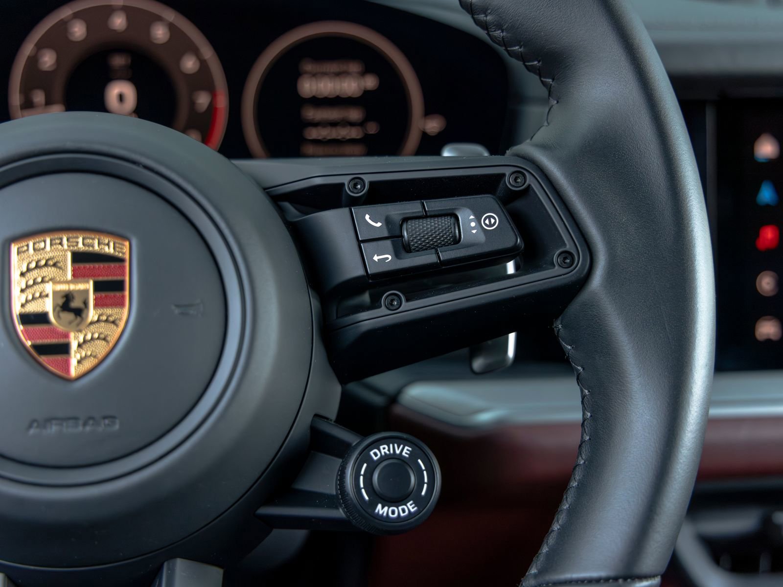 Used 2024 Porsche Cayenne S image 33