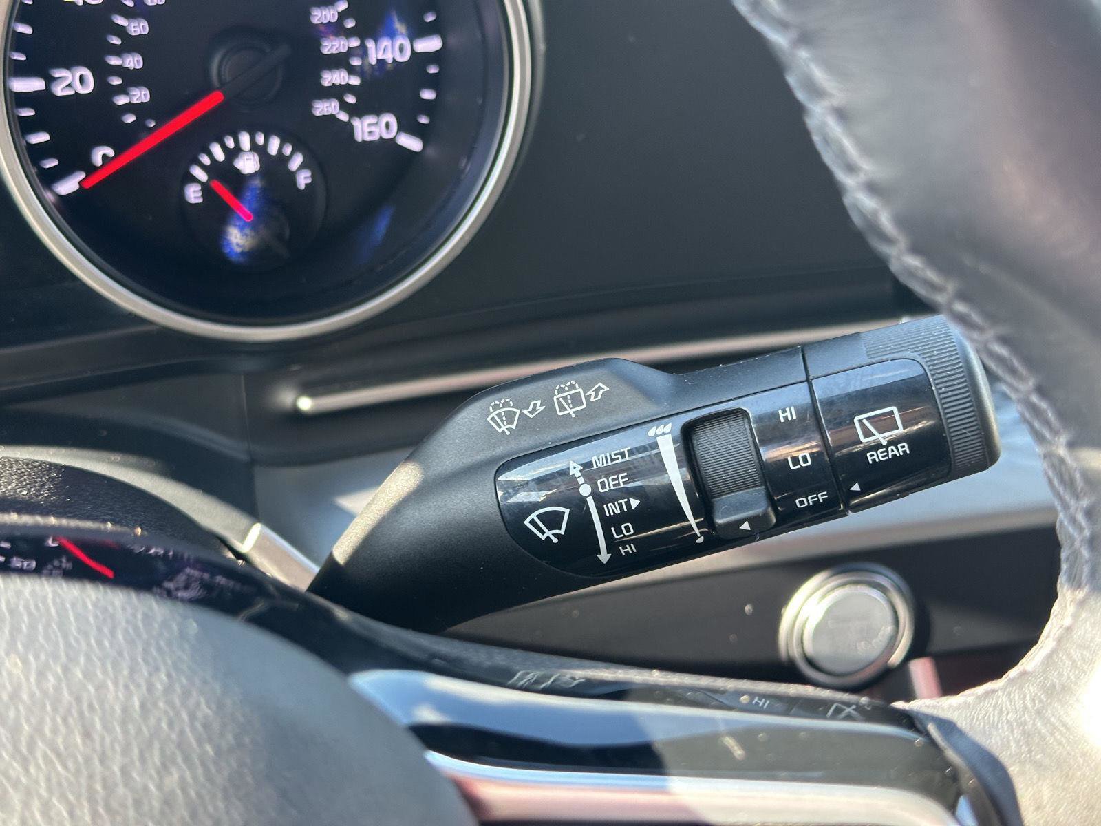 Used 2023 Kia Carnival LX w/ Paint Protection Package image 19