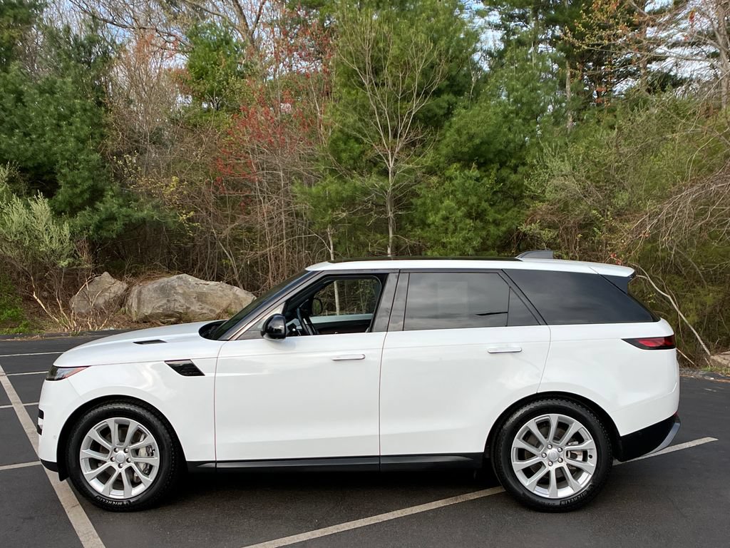 Used 2023 Land Rover Range Rover Sport SE AWD/4WD image 2