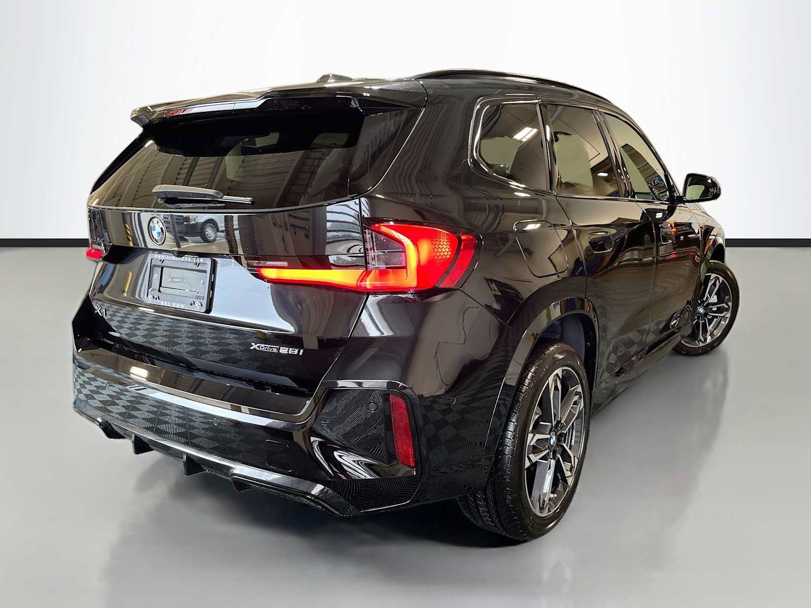 New 2027 BMW X1 xDrive28i AWD/4WD image 3