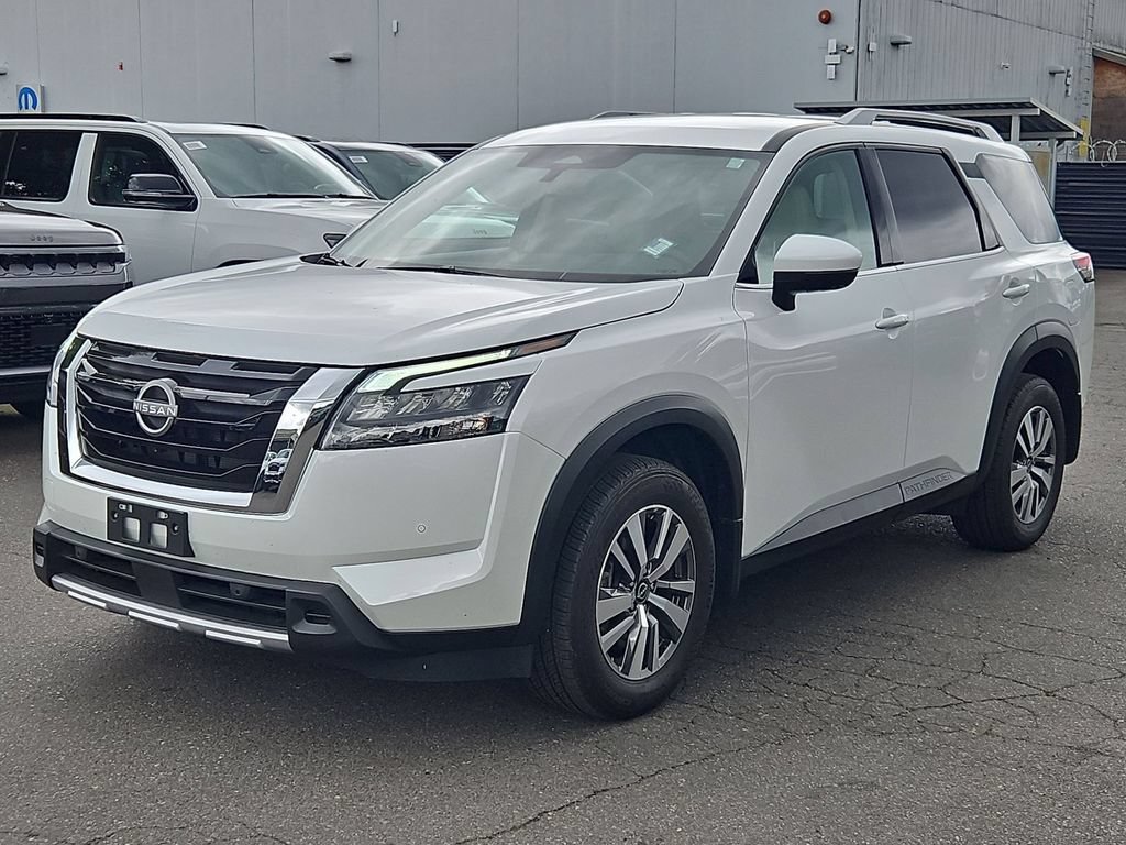 Used 2025 Nissan Pathfinder SL w/ Cargo Package AWD/4WD image 3