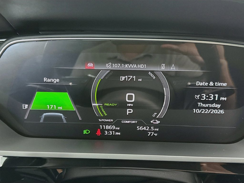 Certified 2024 Audi Q8 e-tron Prestige AWD/4WD image 33