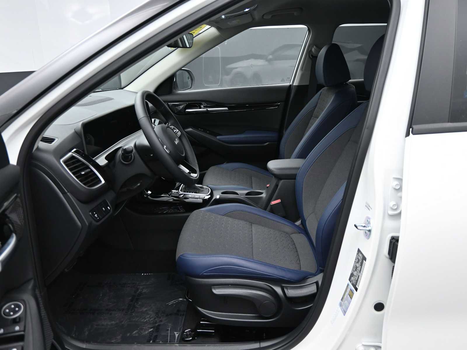 Used 2025 Kia Seltos S image 11