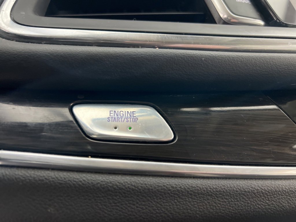 Used 2019 Buick Enclave Essence w/ LPO, Luxury Package image 15