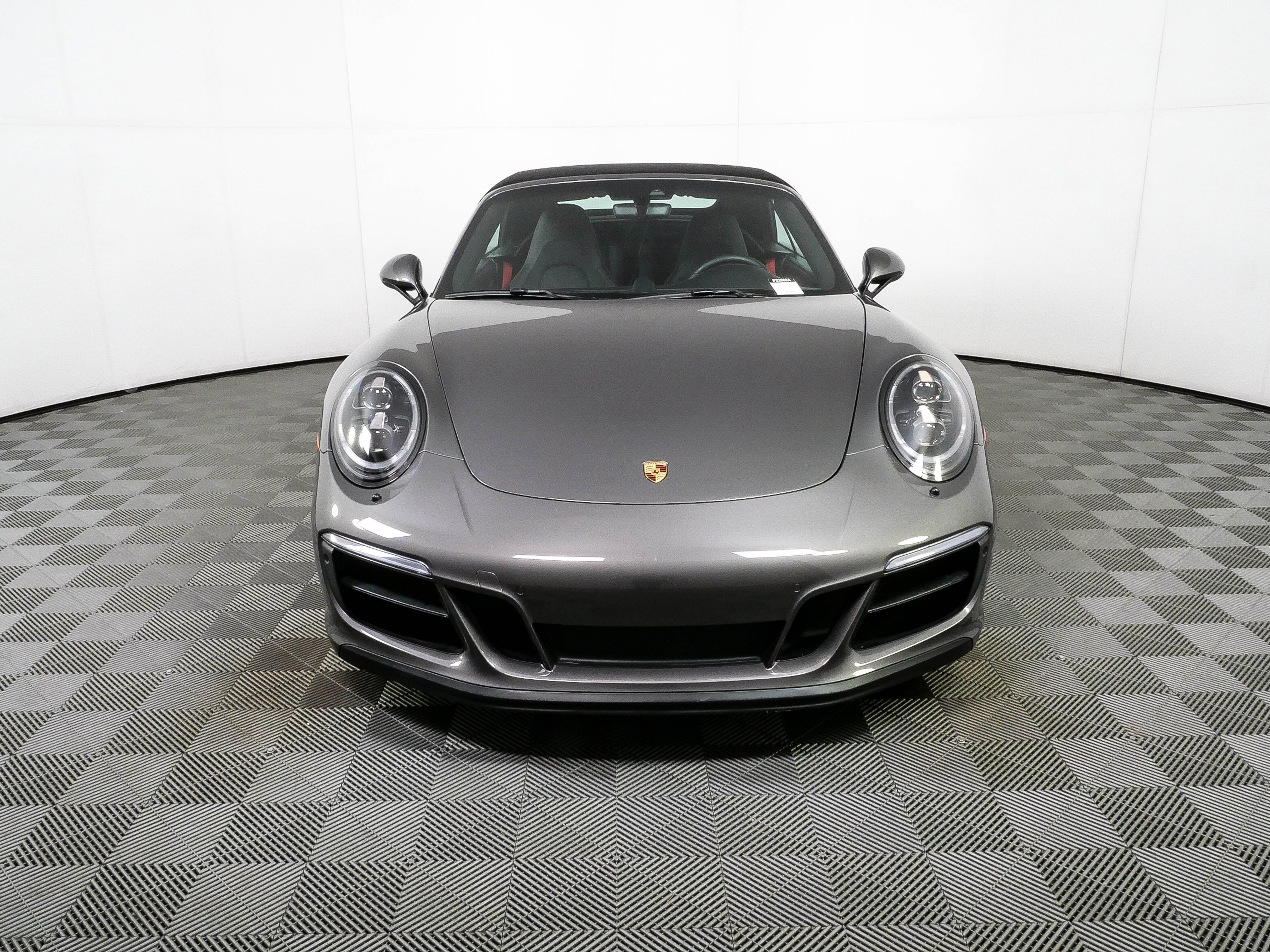 Certified 2018 Porsche 911 Carrera GTS RWD image 34