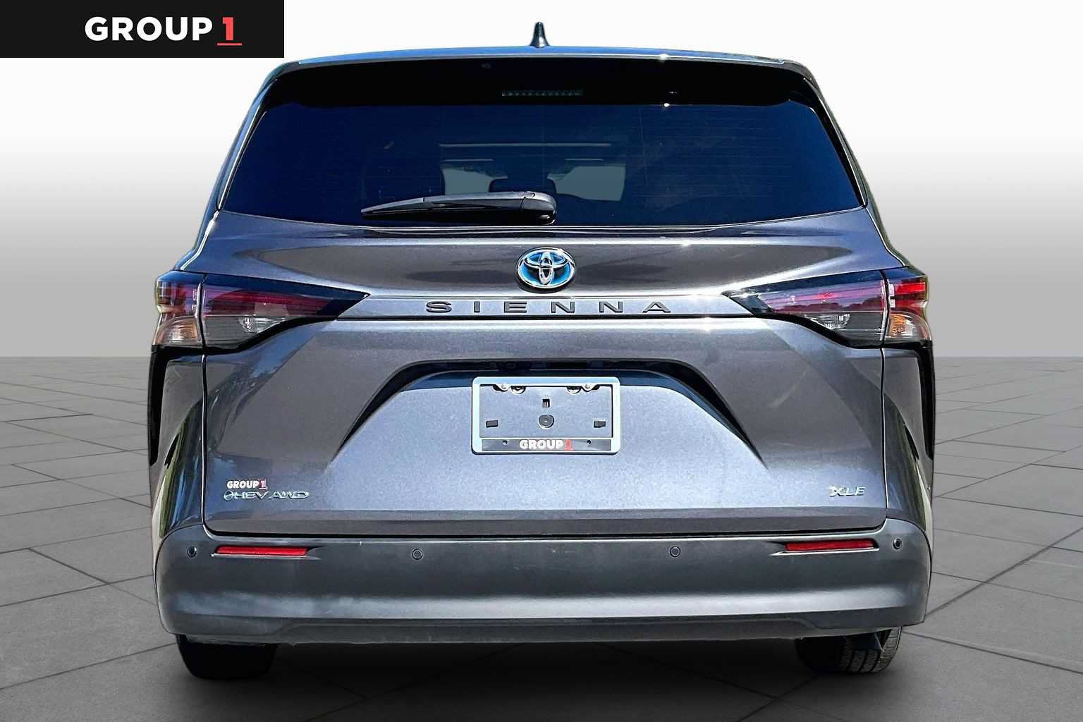 Used 2025 Toyota Sienna XLE AWD/4WD image 5