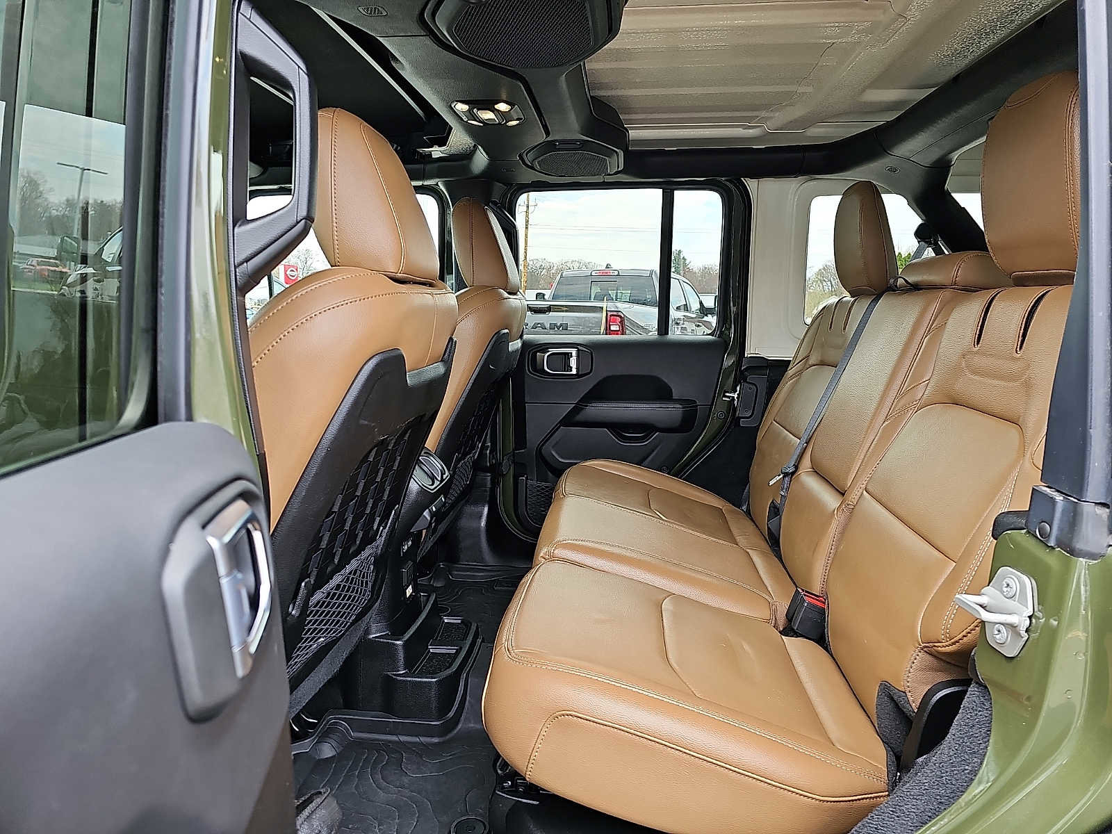 Used 2023 Jeep Wrangler Unlimited Rubicon 4xe w/ Cold Weather Group AWD/4WD image 10