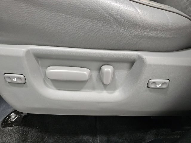 Used 2017 Toyota Sequoia Platinum AWD/4WD image 17