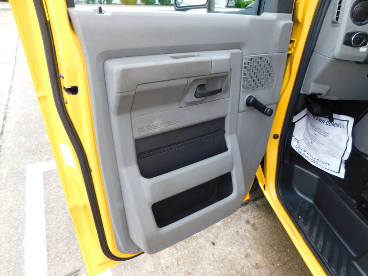 Used 2021 Ford E-350 and Econoline 350 Super Duty RWD image 6