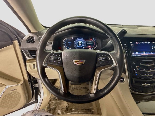 Used 2020 Cadillac Escalade Premium Luxury RWD image 12
