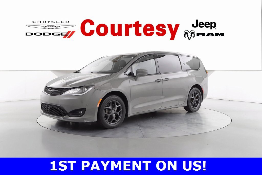 Used 2020 Chrysler Pacifica Touring w/ S Appearance Package image 9