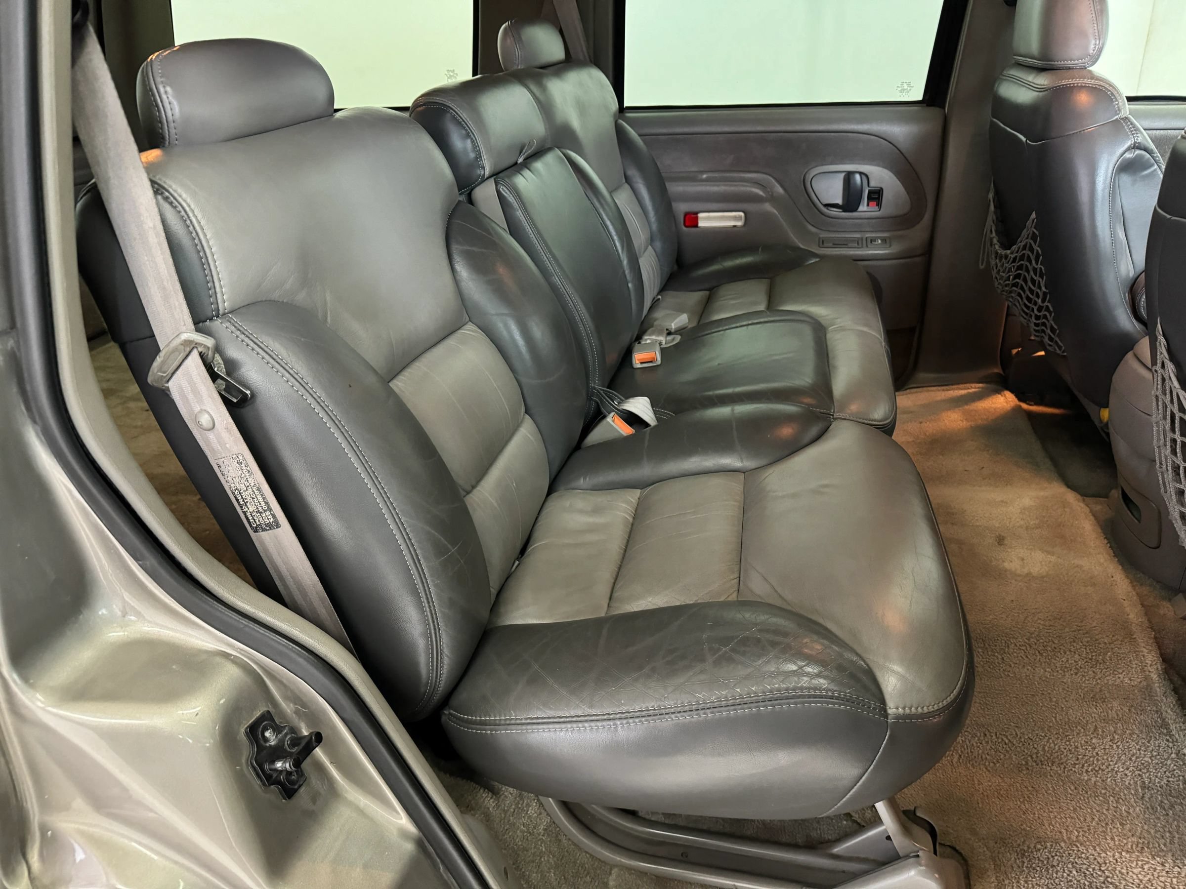 Used 2000 Chevrolet Tahoe Z71 w/ Comfort & Security Pkg AWD/4WD image 85