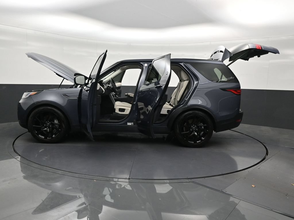 Used 2024 Land Rover Discovery S AWD/4WD image 32