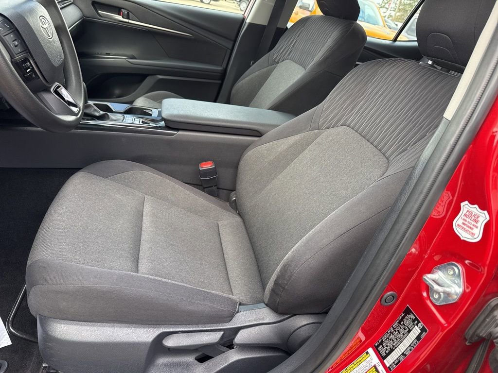 Used 2025 Toyota Camry LE FWD image 8