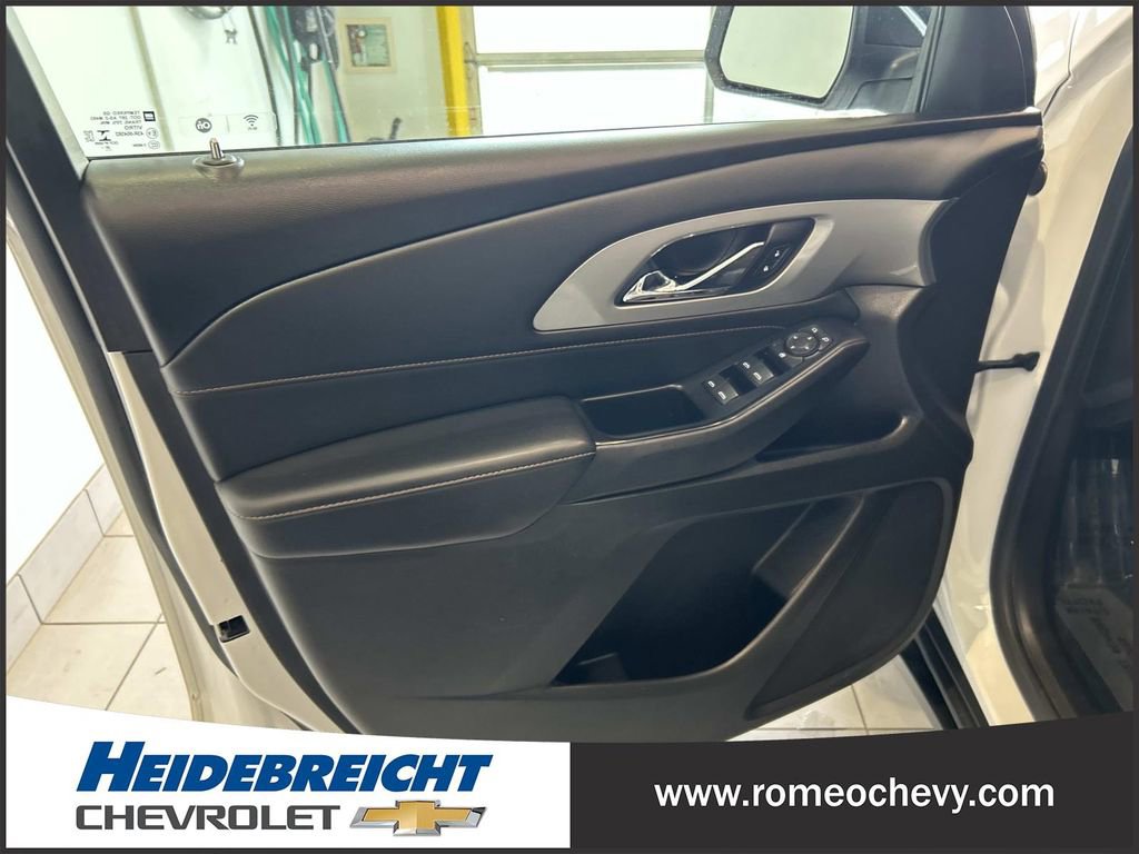Used 2021 Chevrolet Traverse LS FWD image 10