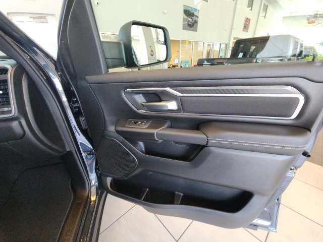 New 2026 RAM 1500 4x4 Crew Cab image 34