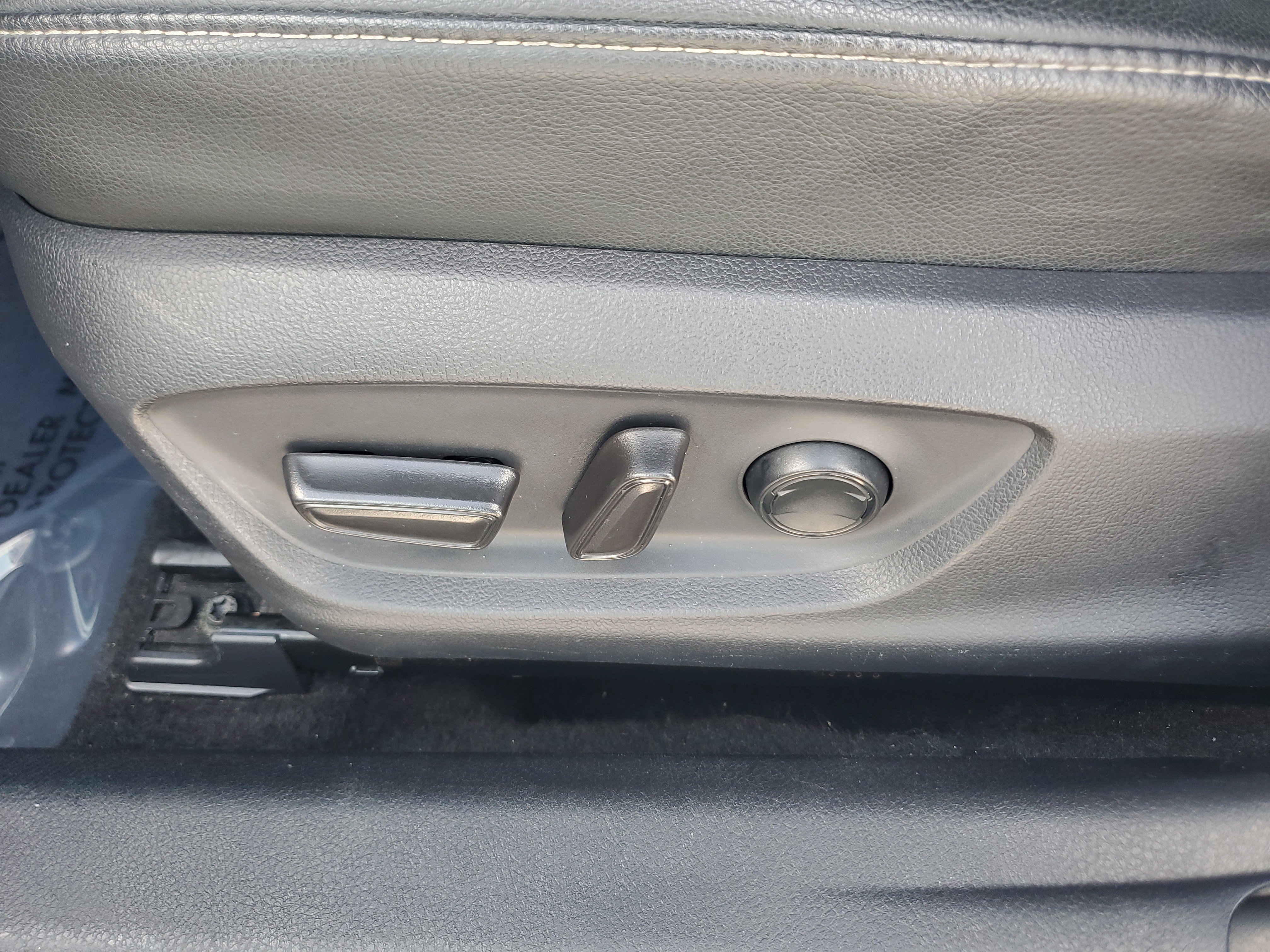 Used 2019 Toyota Camry XSE image 12