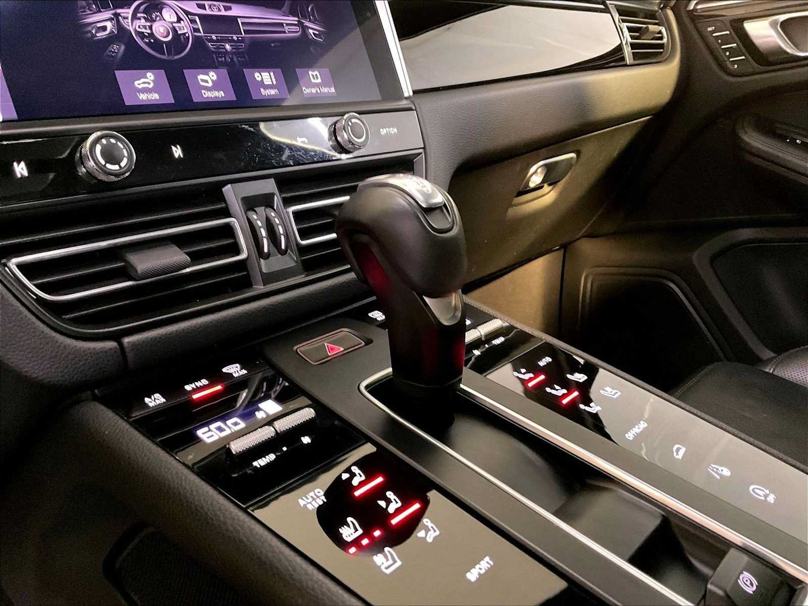 Certified 2023 Porsche Macan AWD/4WD image 17