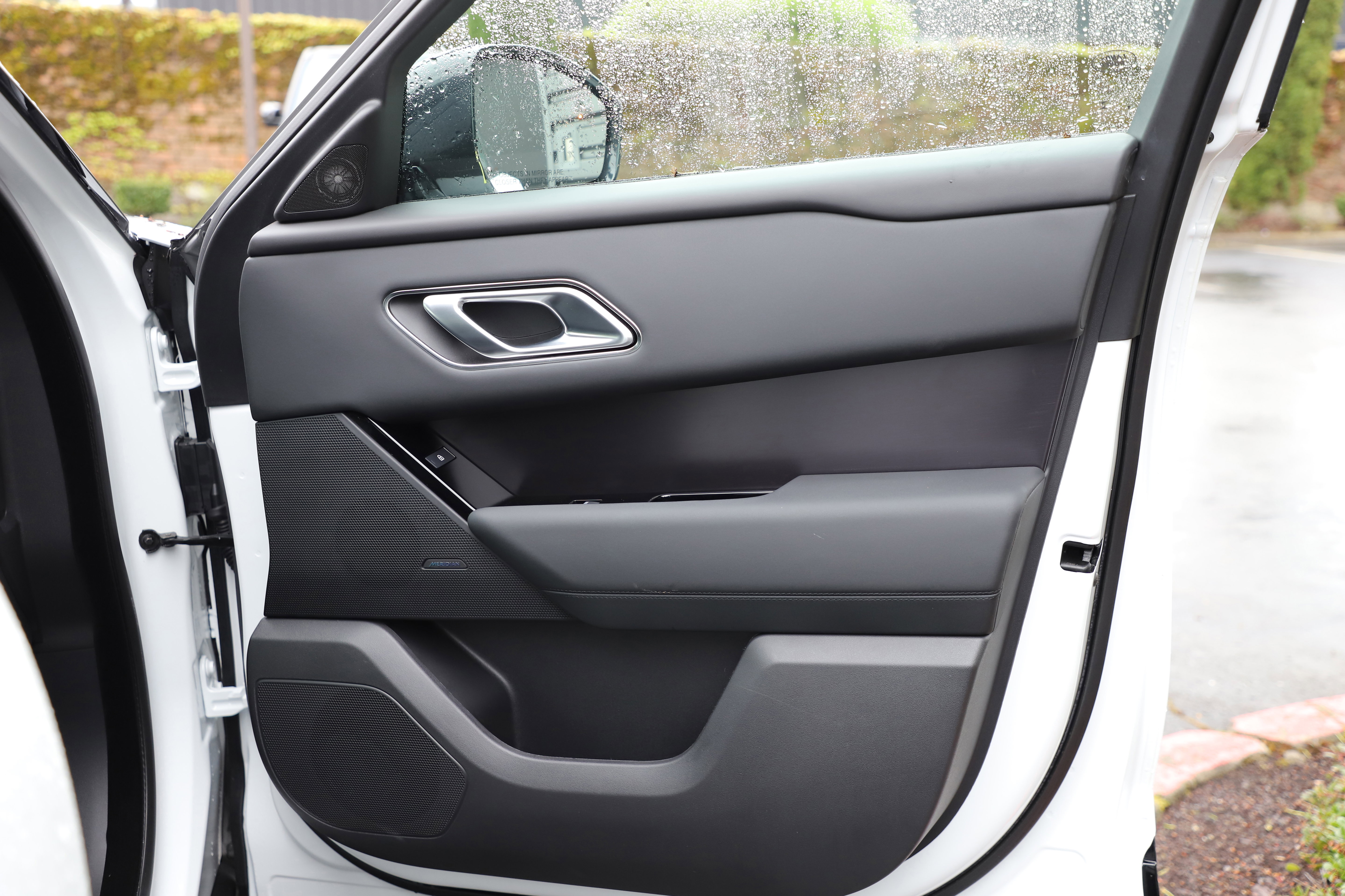 Certified 2026 Land Rover Range Rover Velar Dynamic SE AWD/4WD image 9