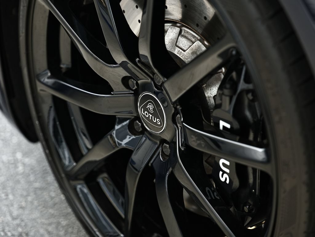 Used 2025 Lotus Emira RWD image 31