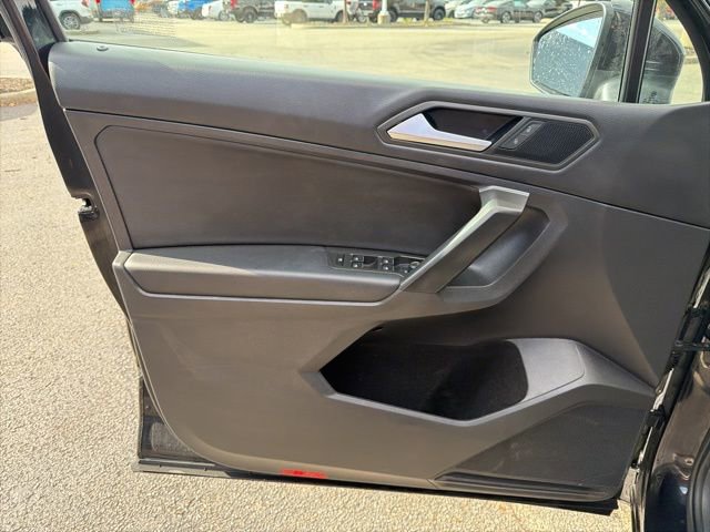 Used 2021 Volkswagen Tiguan SE w/ Panoramic Sunroof Package image 20