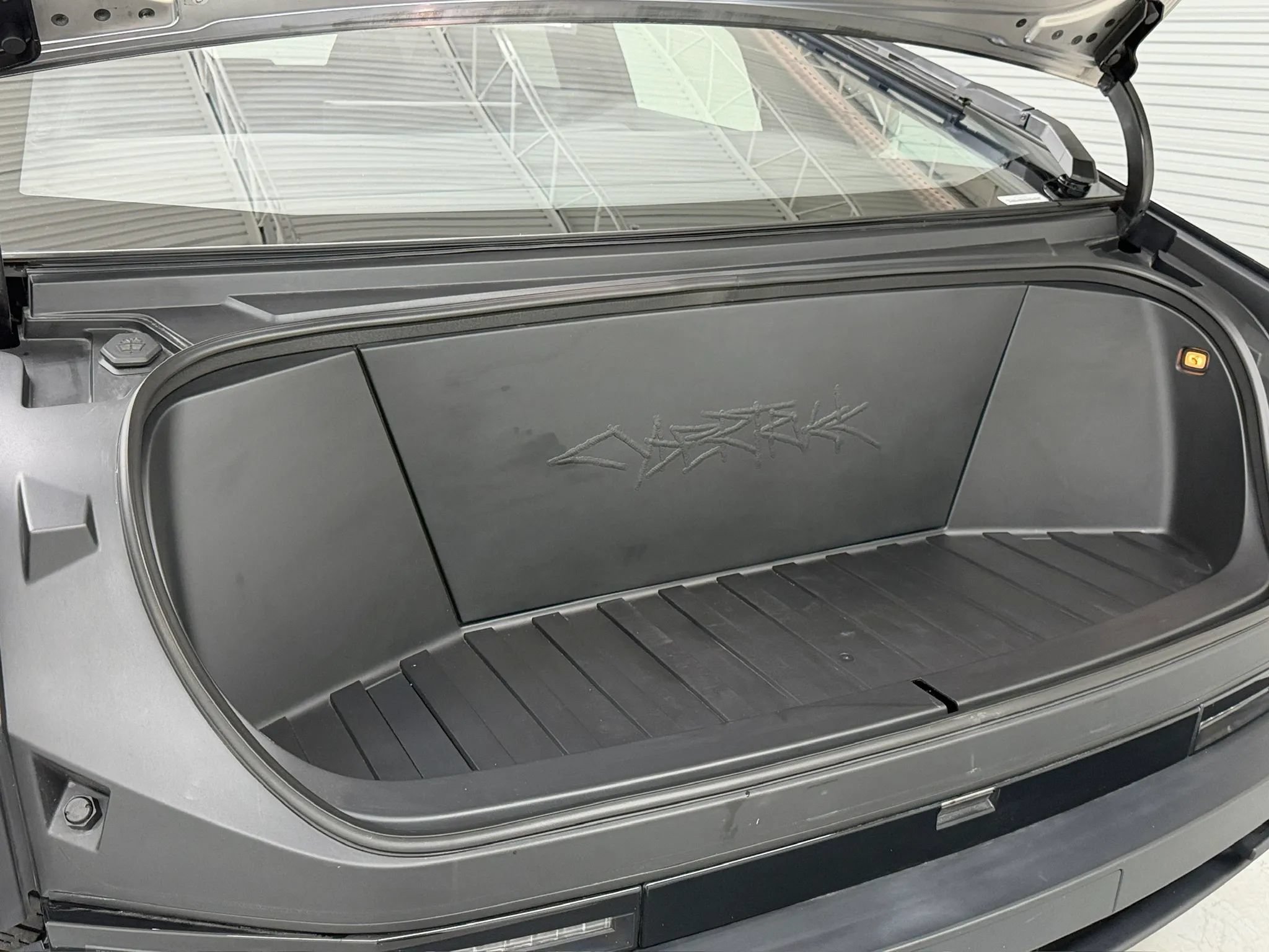 Used 2025 Tesla Cybertruck 2WD Crew Cab image 93