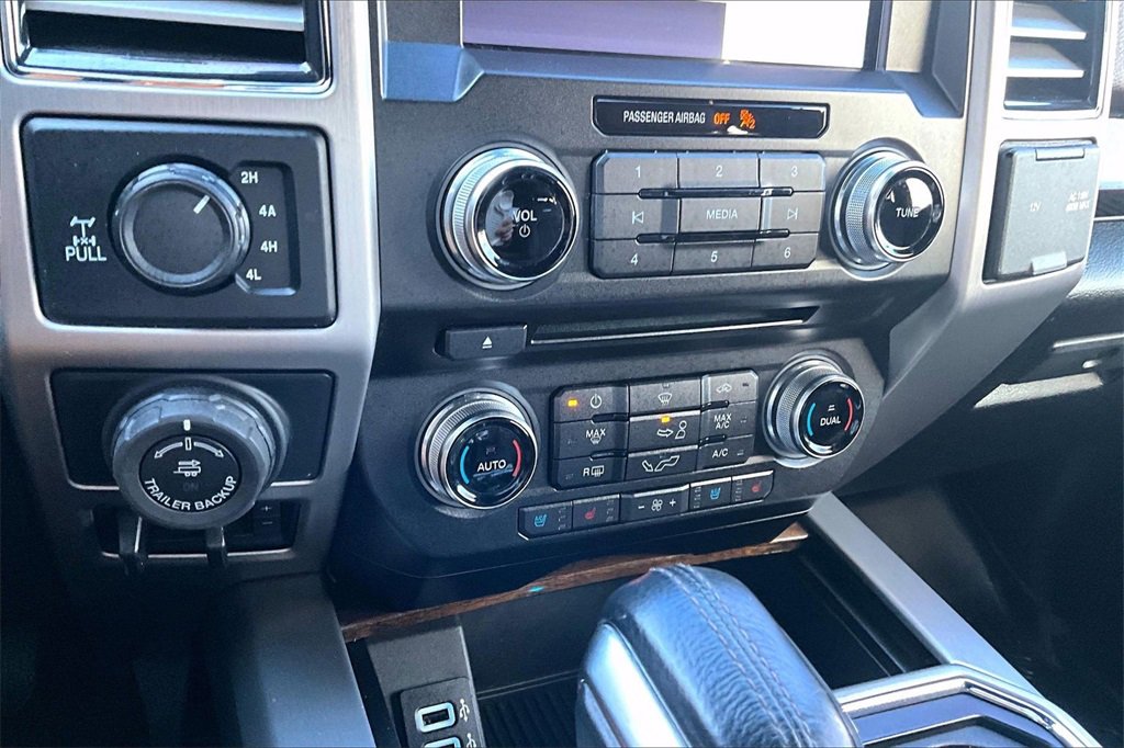 Used 2017 Ford F150 Platinum w/ Equipment Group 701A Luxury image 16