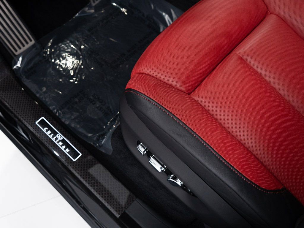 Certified 2024 Rolls-Royce Cullinan Black Badge w/ Driver's Package image 13