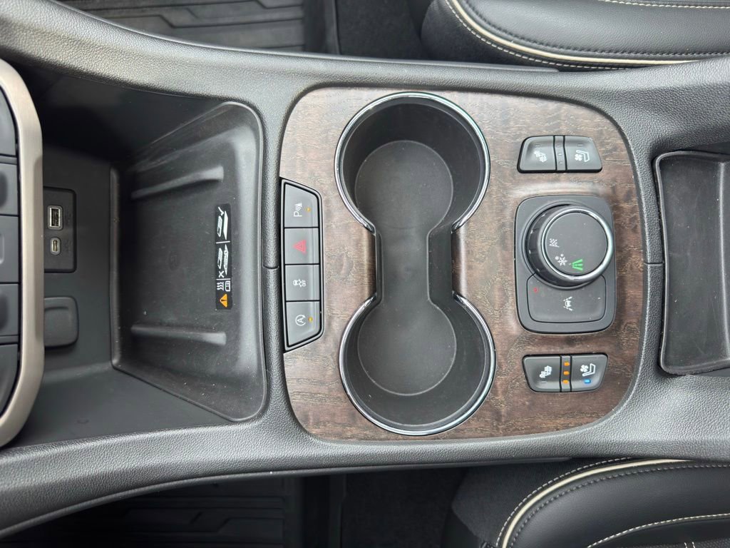 Used 2022 GMC Acadia Denali w/ Denali Ultimate Package FWD image 32