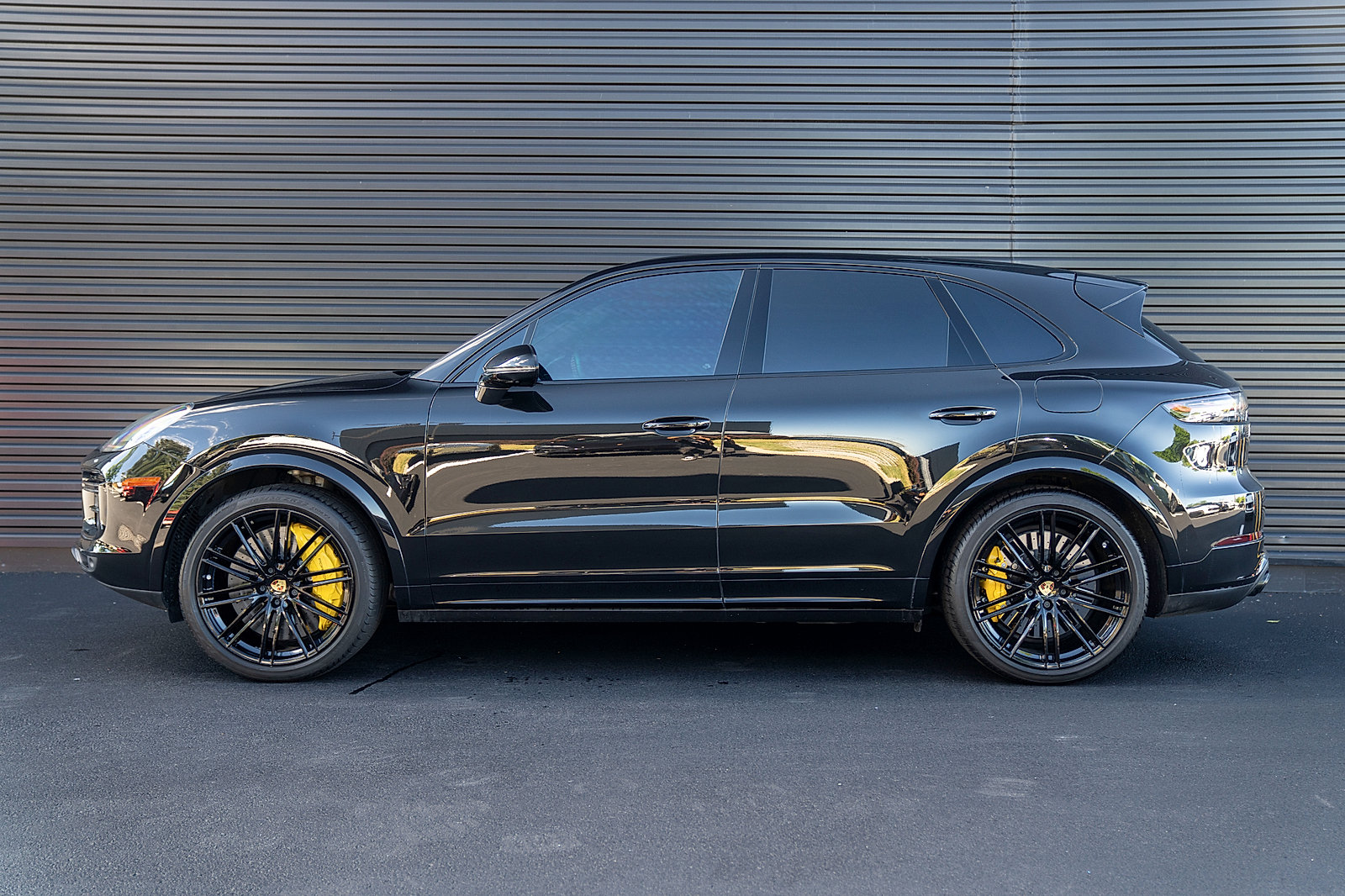 Certified 2023 Porsche Cayenne Turbo S AWD/4WD image 2