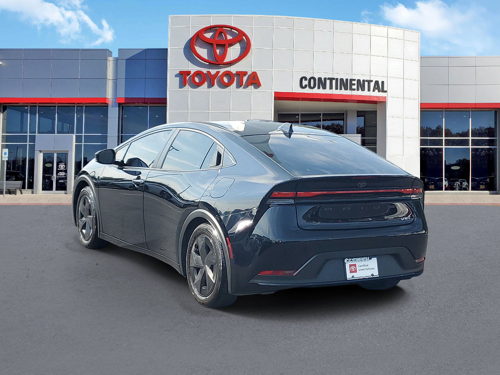 Certified 2025 Toyota Prius LE FWD image 4