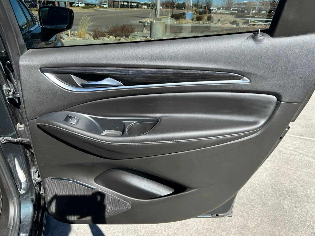 Used 2021 Buick Enclave Avenir w/ Avenir Technology Package image 31