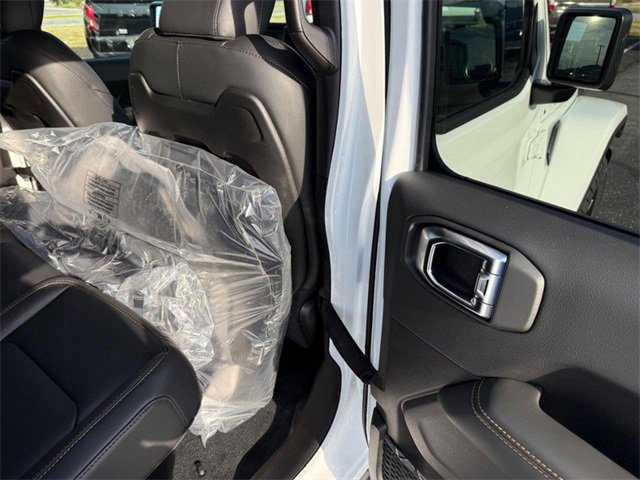 New 2025 Jeep Gladiator Sport image 11