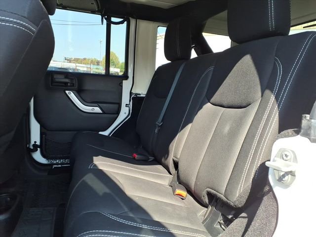 Used 2015 Jeep Wrangler Unlimited Sahara w/ Connectivity Group image 16