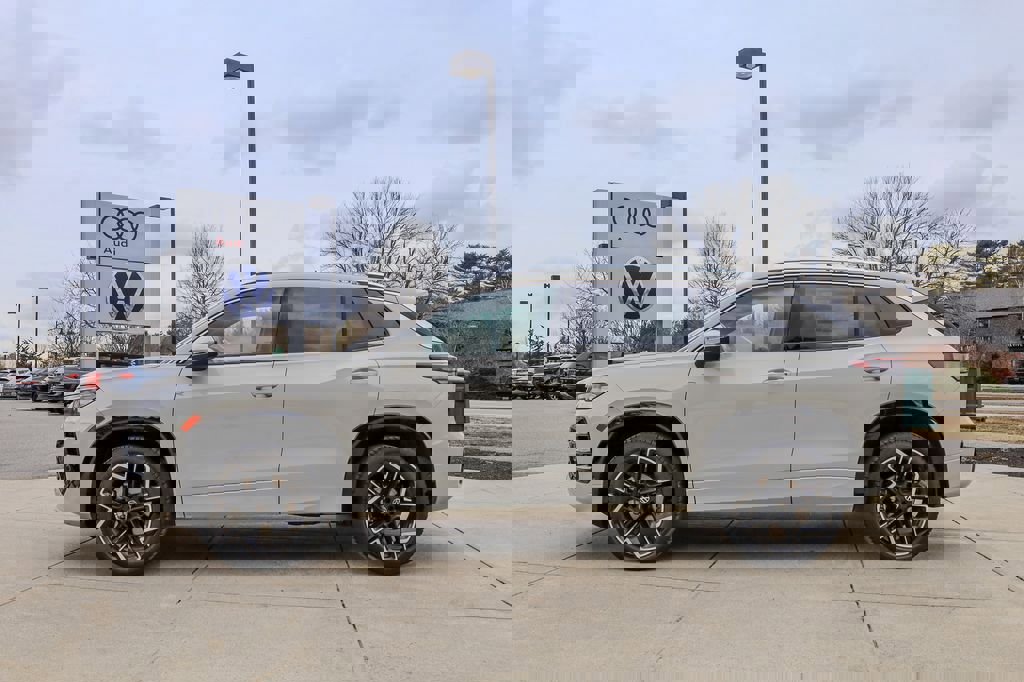 New 2026 Volkswagen Tiguan SEL R-Line image 10