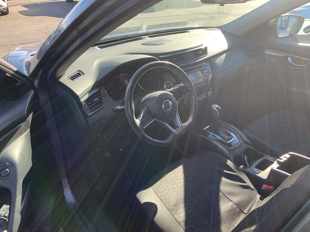 Used 2017 Nissan Rogue SV w/ Sun & Sound Touring Package image 11