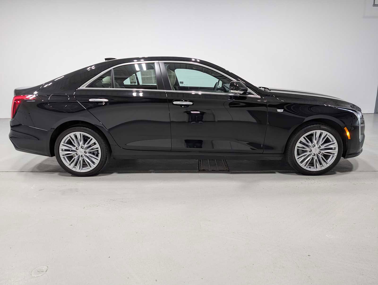 Certified 2023 Cadillac CT4 Premium Luxury image 7