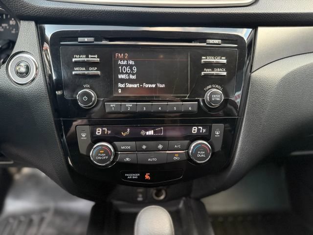 Used 2015 Nissan Rogue SV image 26