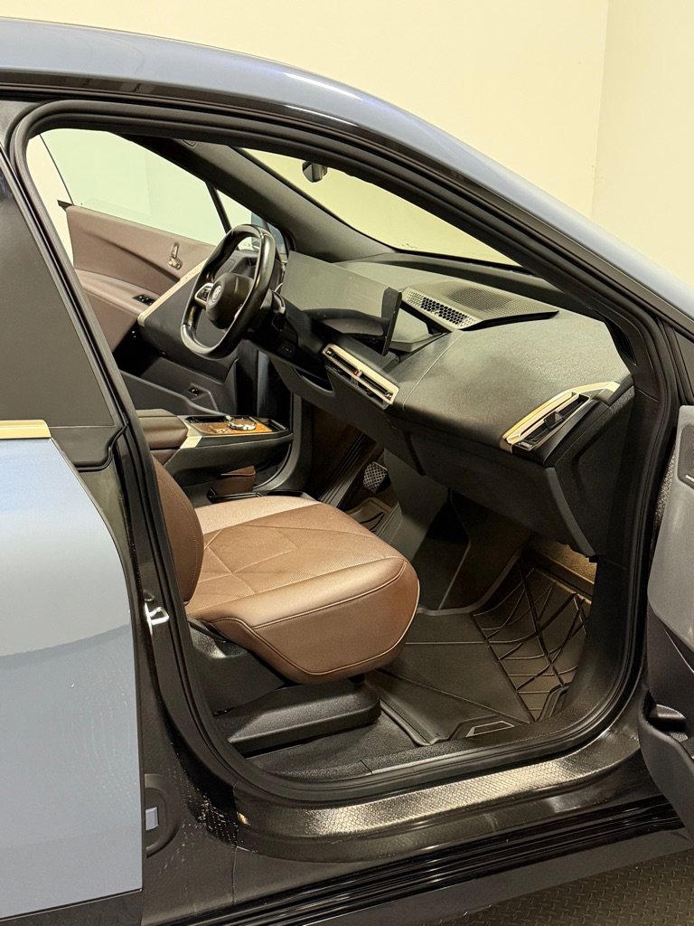 Used 2023 BMW iX xDrive50 w/ Ultimate Package 2 image 11