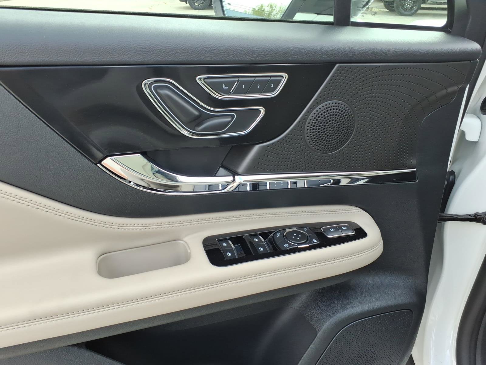 New 2026 Lincoln Corsair Premiere image 6