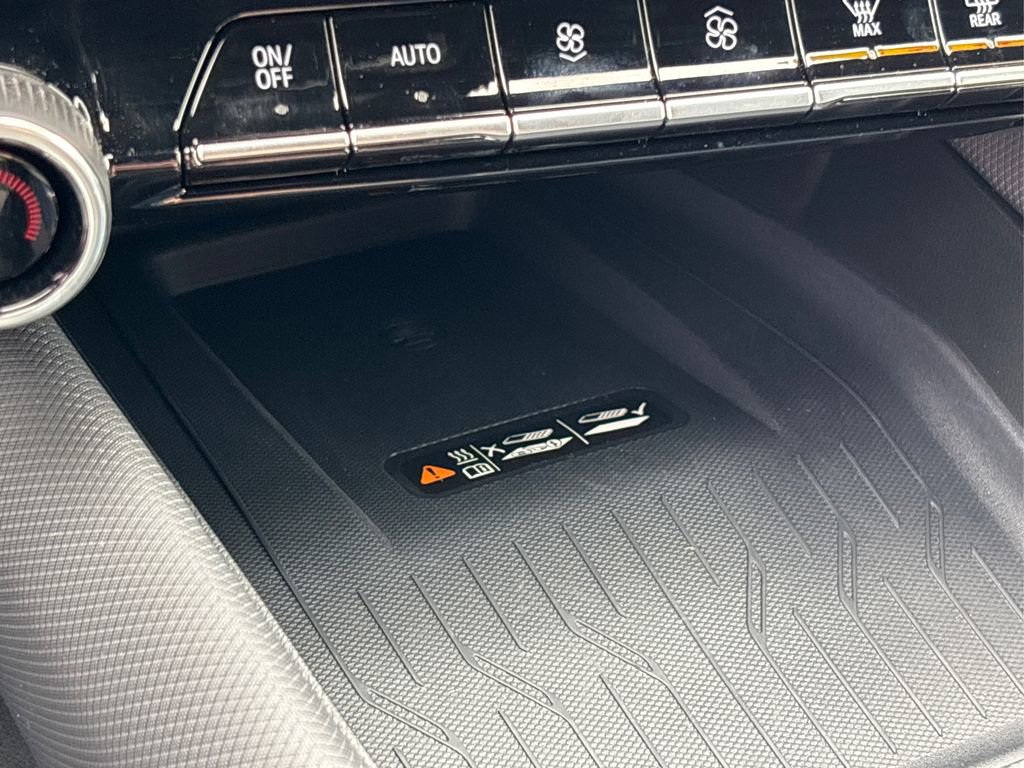 Used 2025 Chevrolet Equinox EV LT w/ Convenience Package II image 39