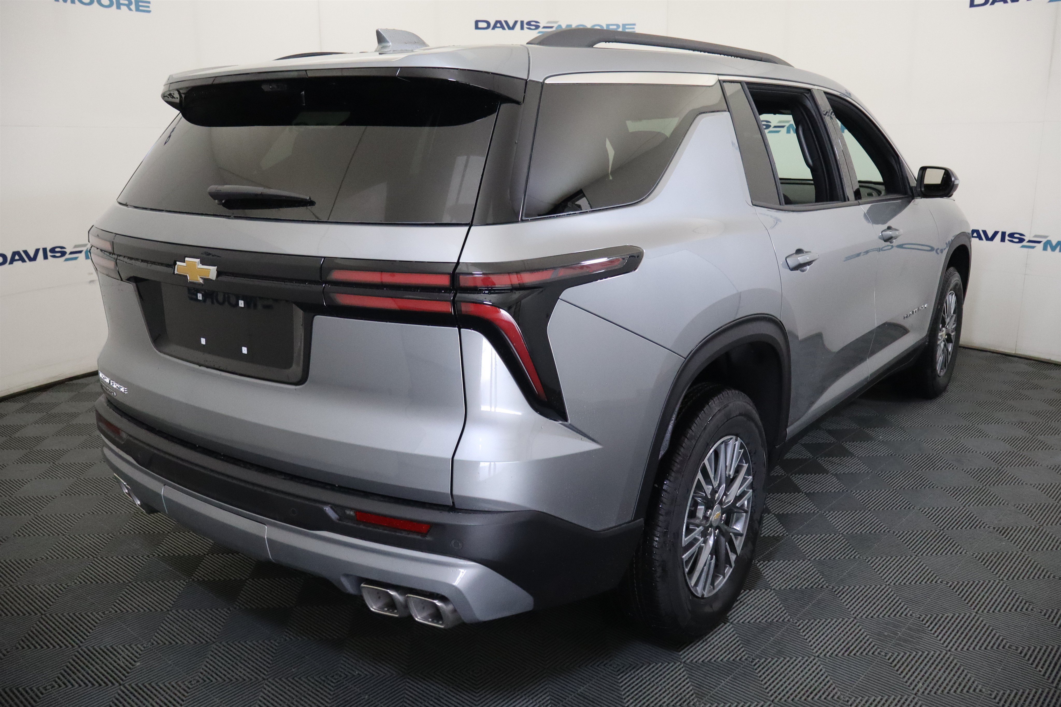New 2026 Chevrolet Traverse LT w/ Driver Confidence Package FWD image 6