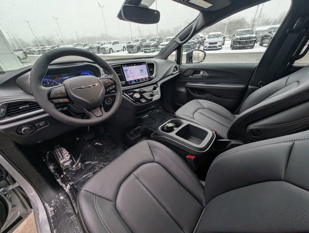 New 2026 Chrysler Pacifica Select w/ S Appearance Package image 2