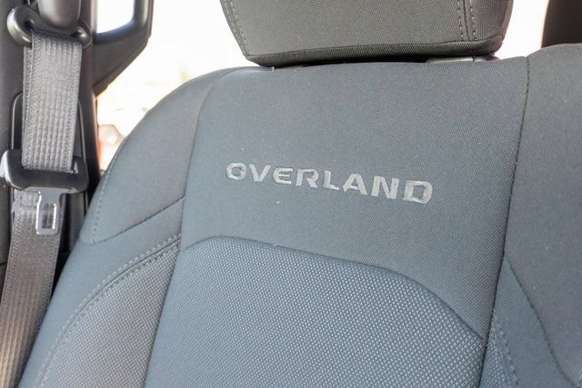 Used 2022 Jeep Gladiator Overland w/ Cold Weather Group AWD/4WD image 15
