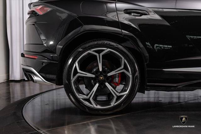 Used 2021 Lamborghini Urus AWD/4WD image 16