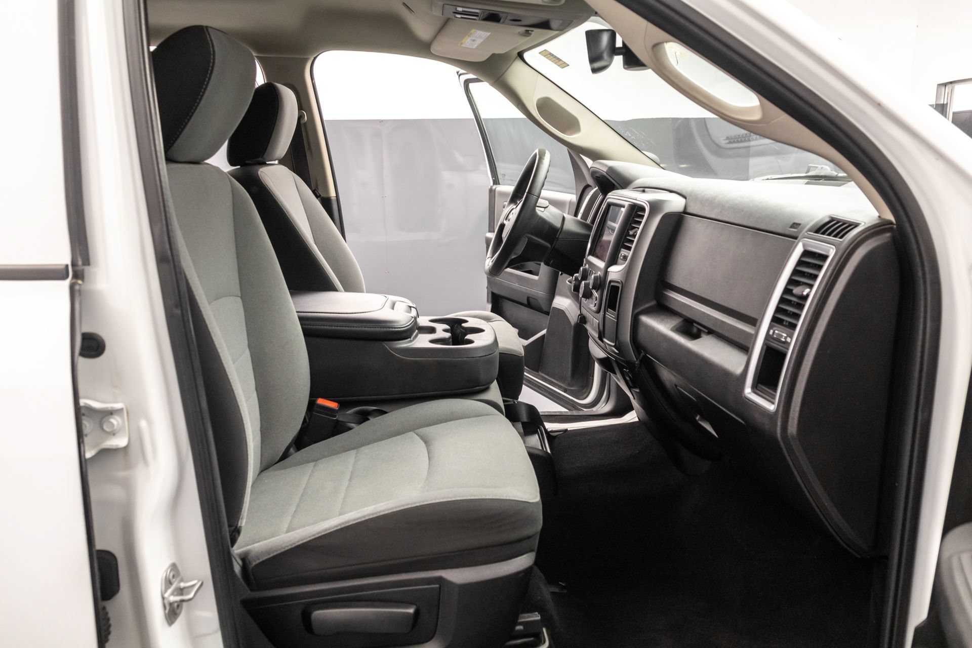 Used 2022 RAM 1500 Classic SLT w/ Electronics Group AWD/4WD image 40