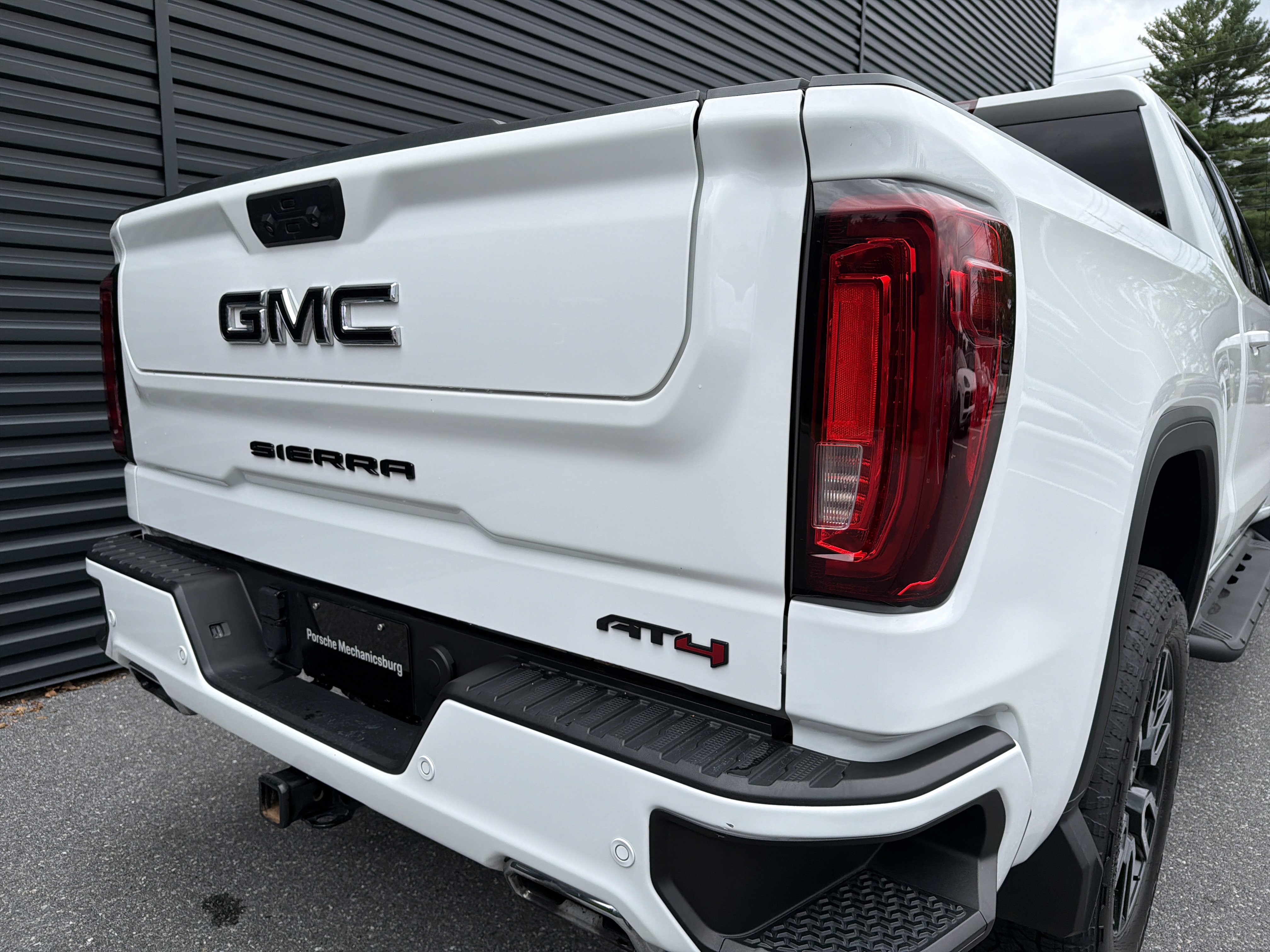Used 2024 GMC Sierra 1500 AT4 w/ Technology Package AWD/4WD image 23